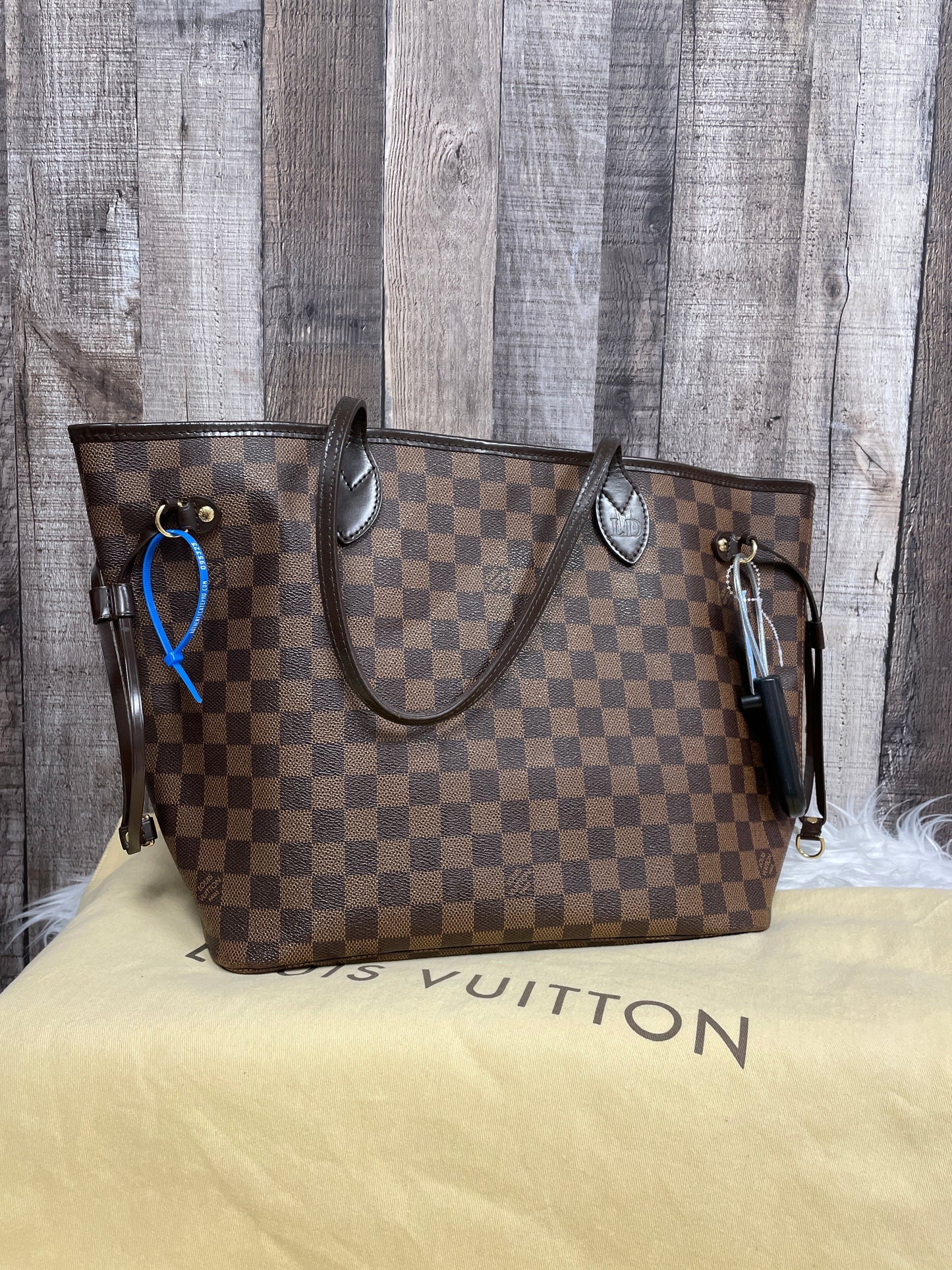 Handbag Luxury Designer By Louis Vuitton  Size: Large