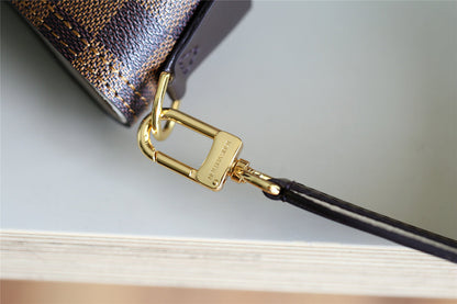 The Franco Shops - Louis Vuittons  - 7897