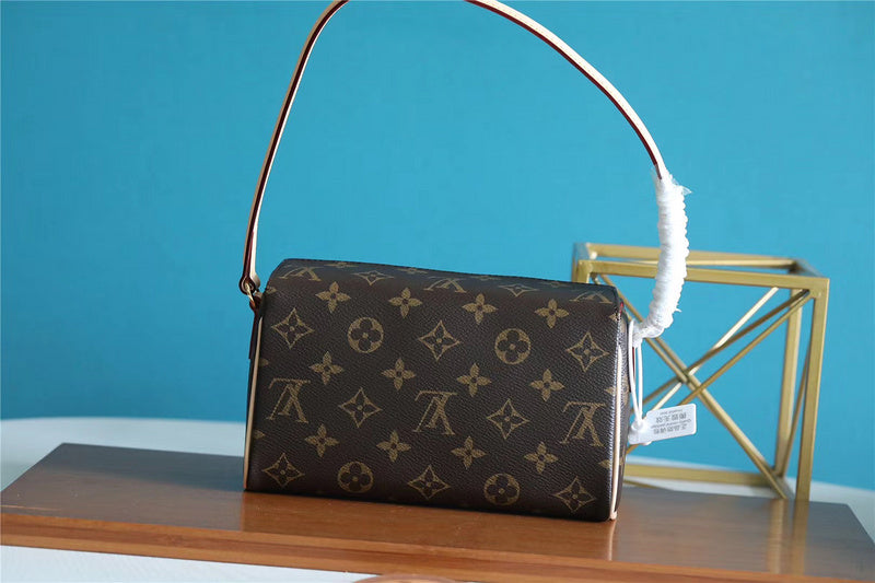 The Franco Shops - Louis Vuittons  - 7729