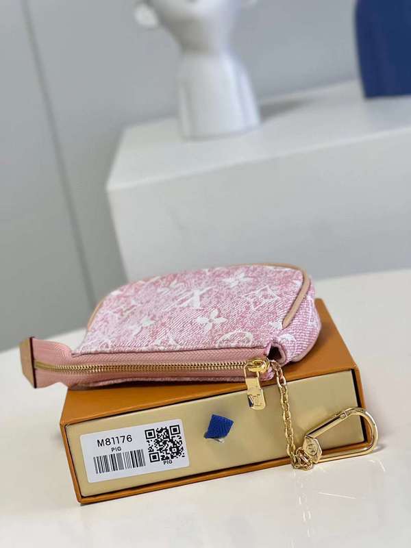 The Franco Shops - Louis Vuittons  - 12024