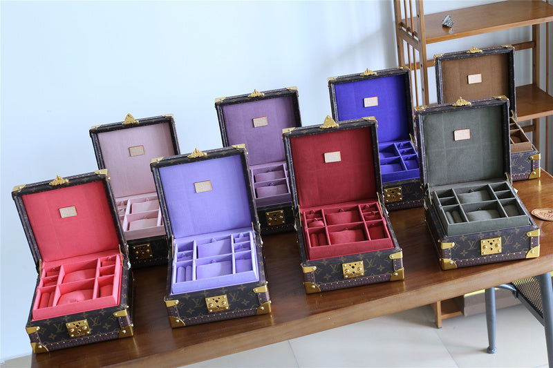 Franco Shops - Louis Vuittons  - 9548