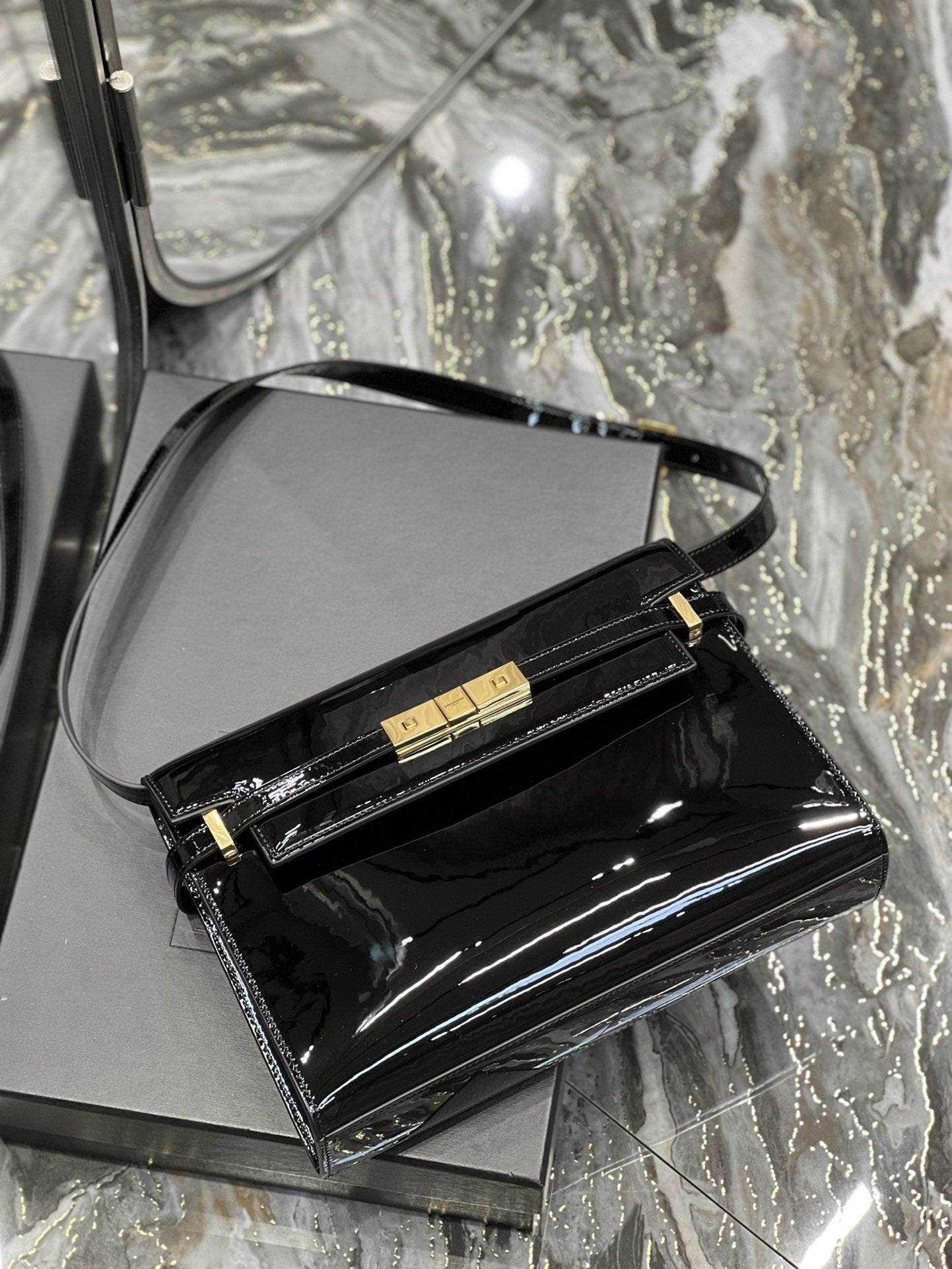 Yves Saint Laurent Manhattan Shoulder Bag Black