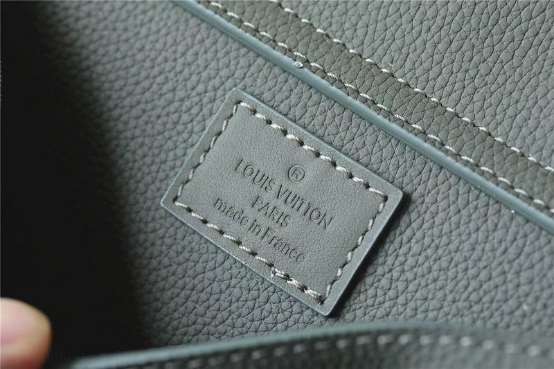 Franco Shops - Louis Vuittons  - 9986