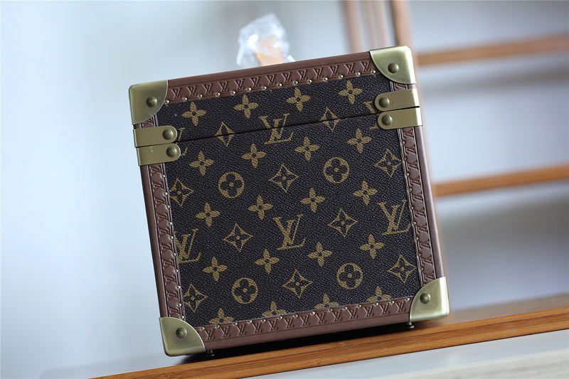 Franco Shops - Louis Vuittons  - 9513