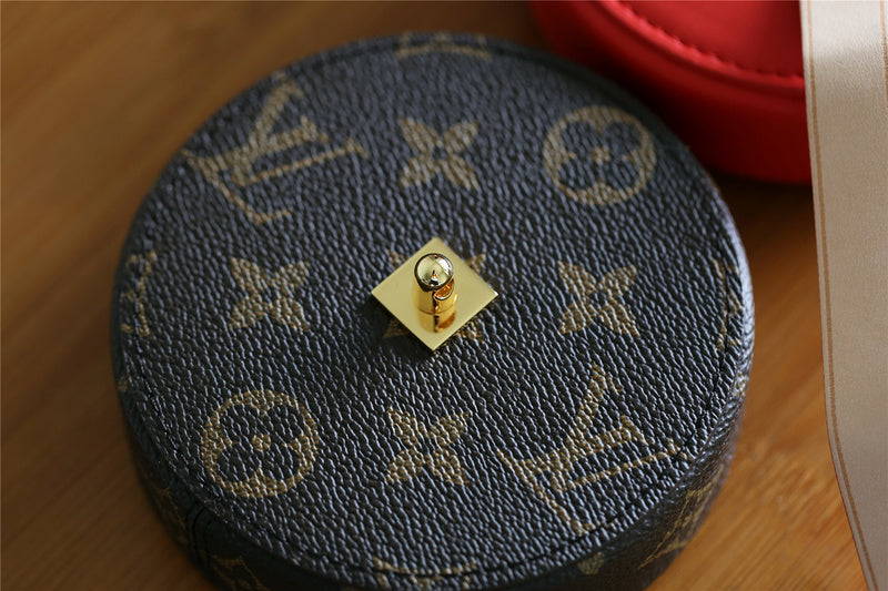Franco Shops - Louis Vuittons  - 9357