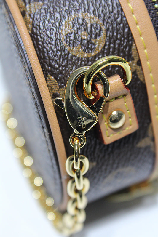 Franco Shops - Louis Vuittons  - 9396