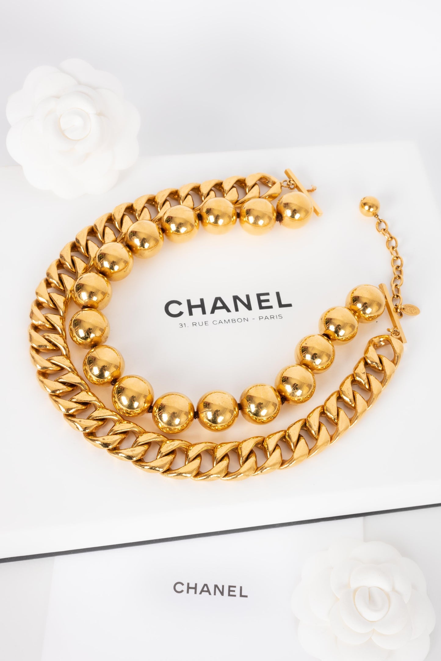 Collier dor√© Chanel s