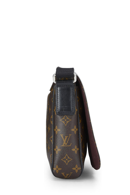 Louis Vuitton,  Monogram Canvas Macassar District PM, Black