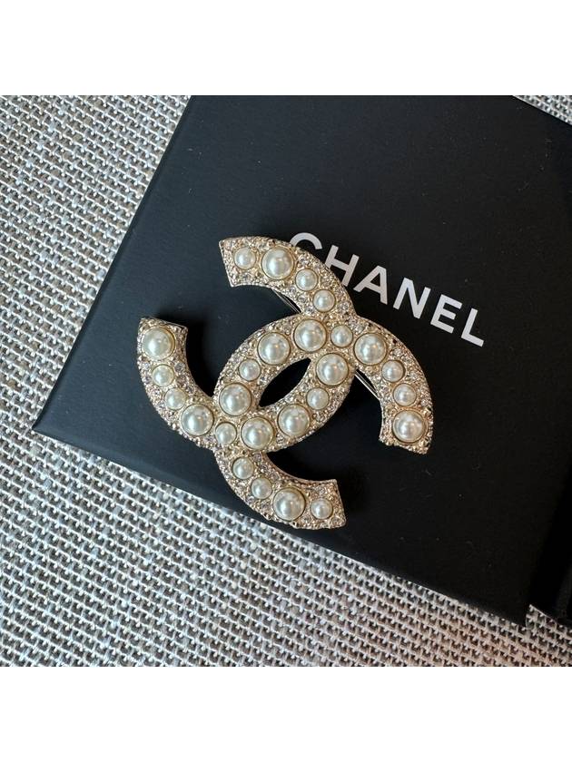 Classic CC Logo Pearl Brooch Gold Chanel