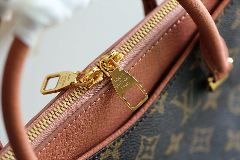 The Franco Shops - Louis Vuittons  - 7996