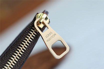 Franco Shops - Louis Vuittons  - 10785