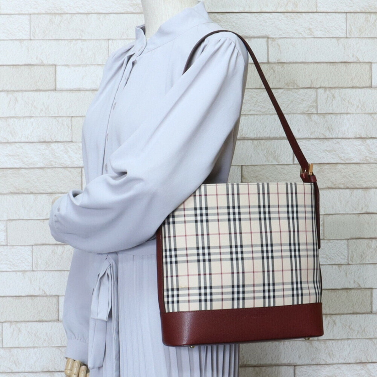 BURBERRY Nova Check Shoulder Bag