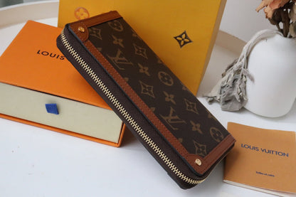 Franco Shops - Louis Vuittons  - 15779