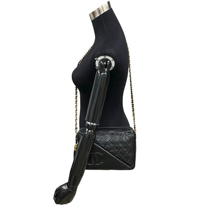 Chanel CC Matelasse Camera Bag  Leather Crossbody Bag in Good condition