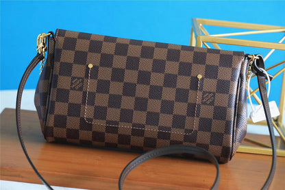 The Franco Shops - Louis Vuittons  - 7748