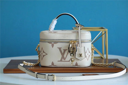 The Franco Shops - Louis Vuittons  - 7639