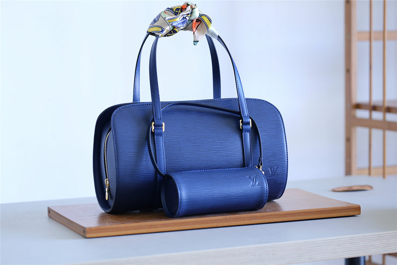 The Franco Shops - Louis Vuittons  - 7977