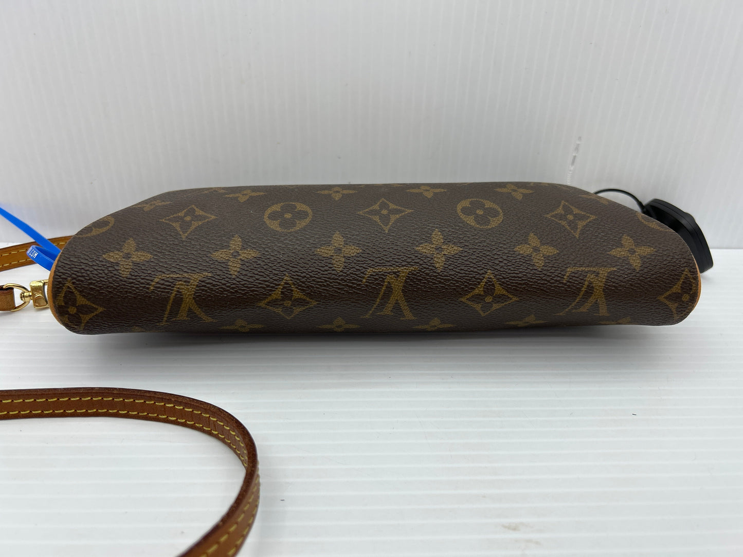 Handbag Luxury Designer By Louis Vuitton  Size: Small