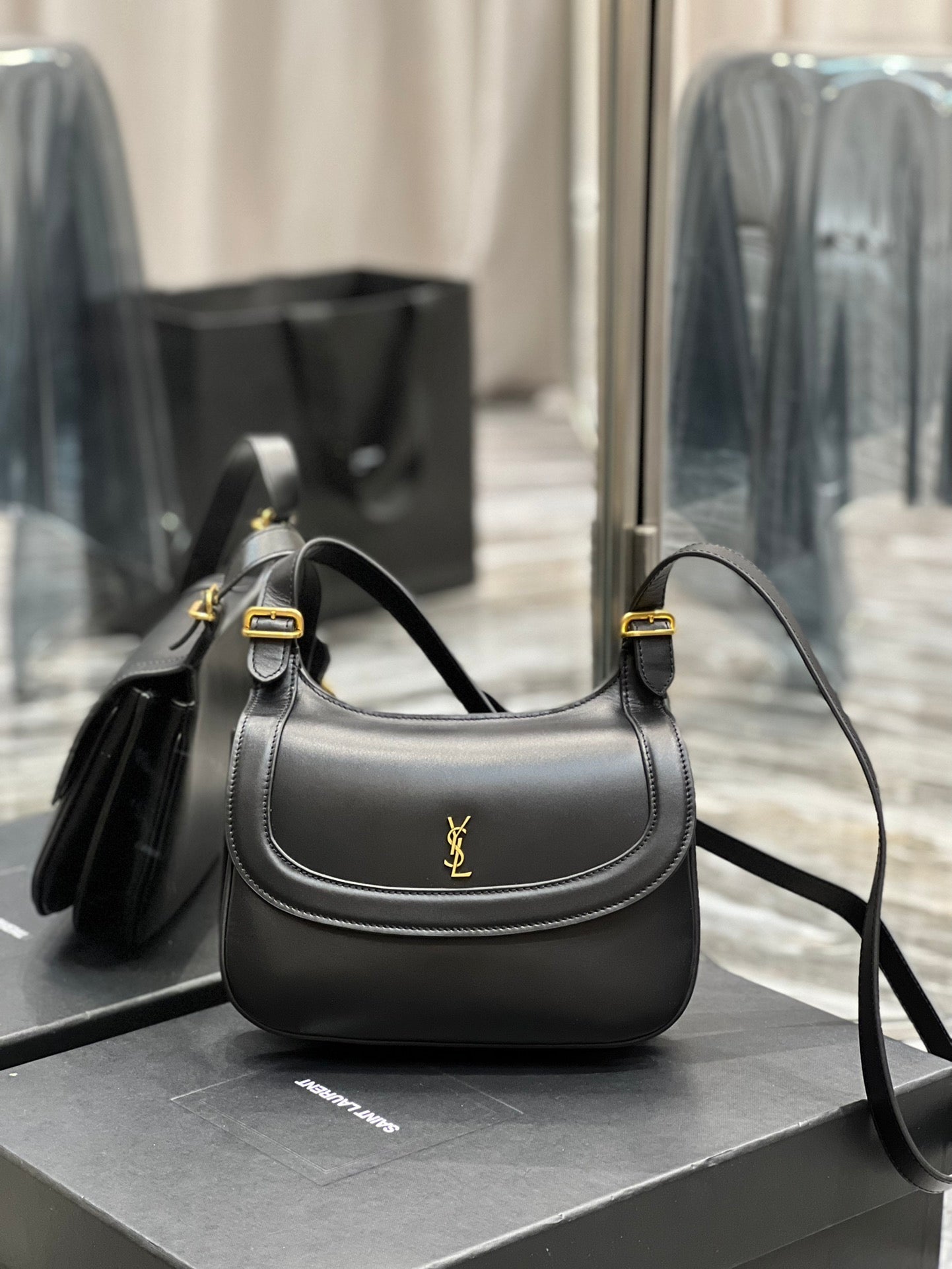 Yves Saint Laurent Charlie Medium Shoudler Bag Black