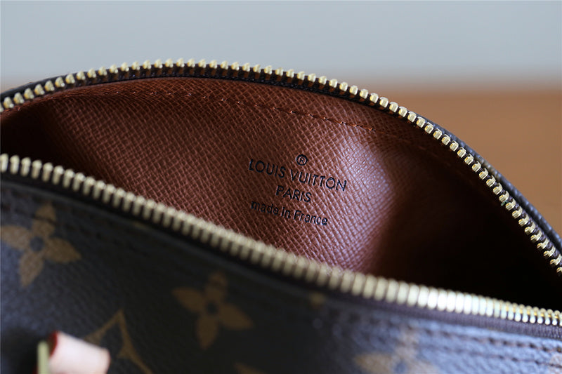 The Franco Shops - Louis Vuittons  - 7974
