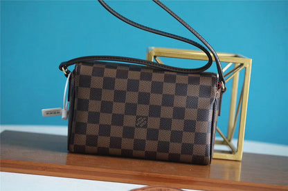 The Franco Shops - Louis Vuittons  - 7733