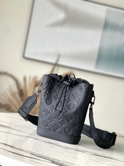 Franco Shops - Louis Vuittons  - 15423