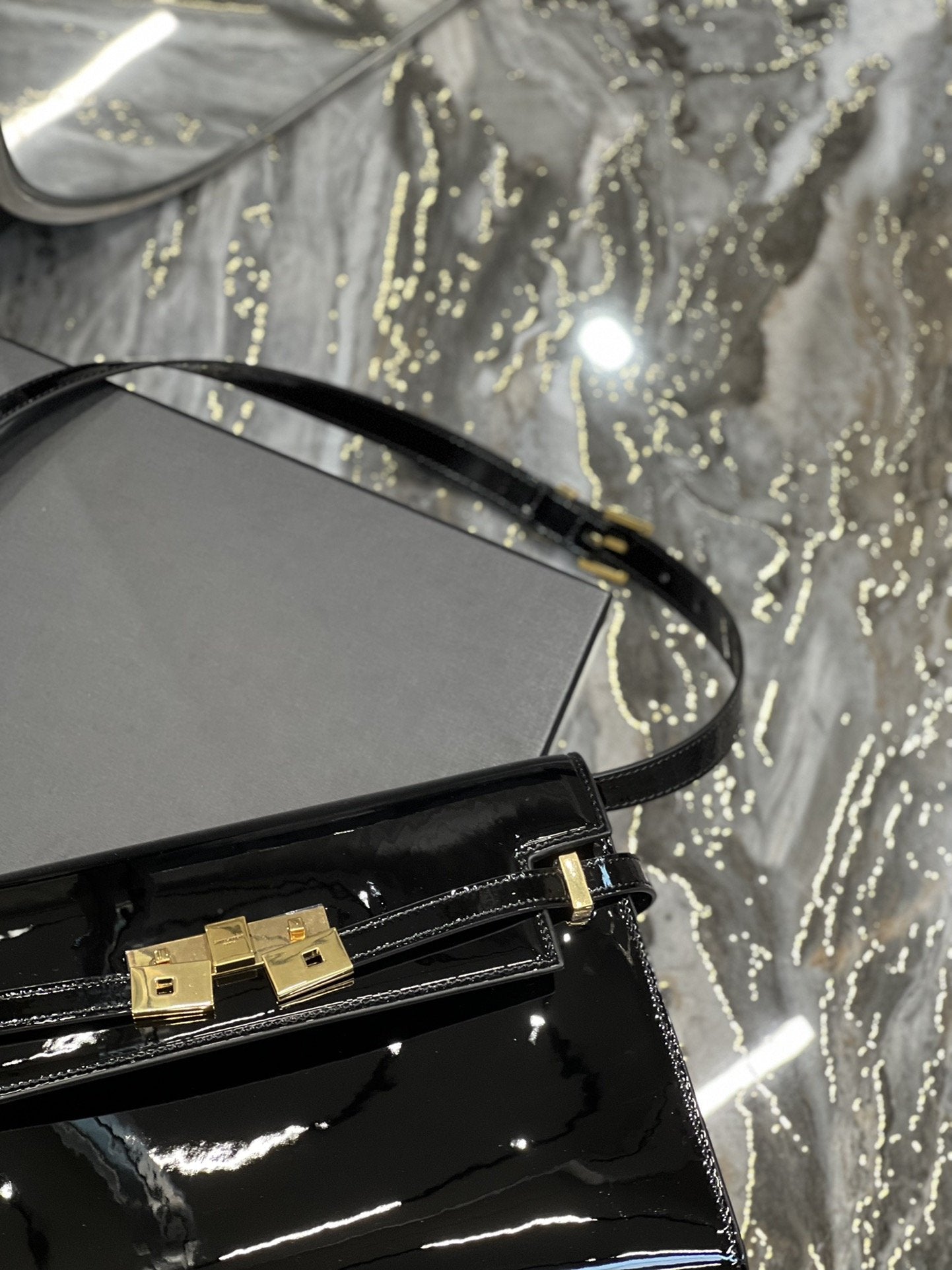 Yves Saint Laurent Manhattan Shoulder Bag Black