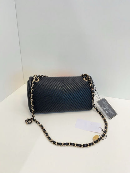 Chanel classic flap CF chain bag xcm black