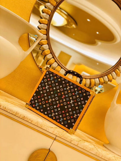 Franco Shops - Louis Vuittons  - 9518