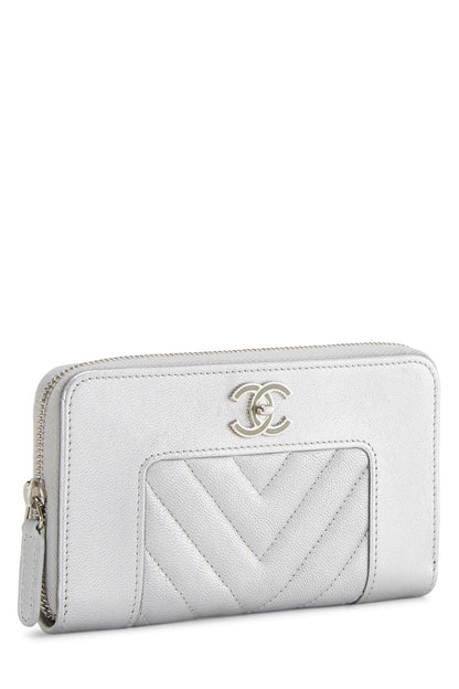 Chanel,  Silver Lambskin Mademoiselle Vintage Zippy, Silver