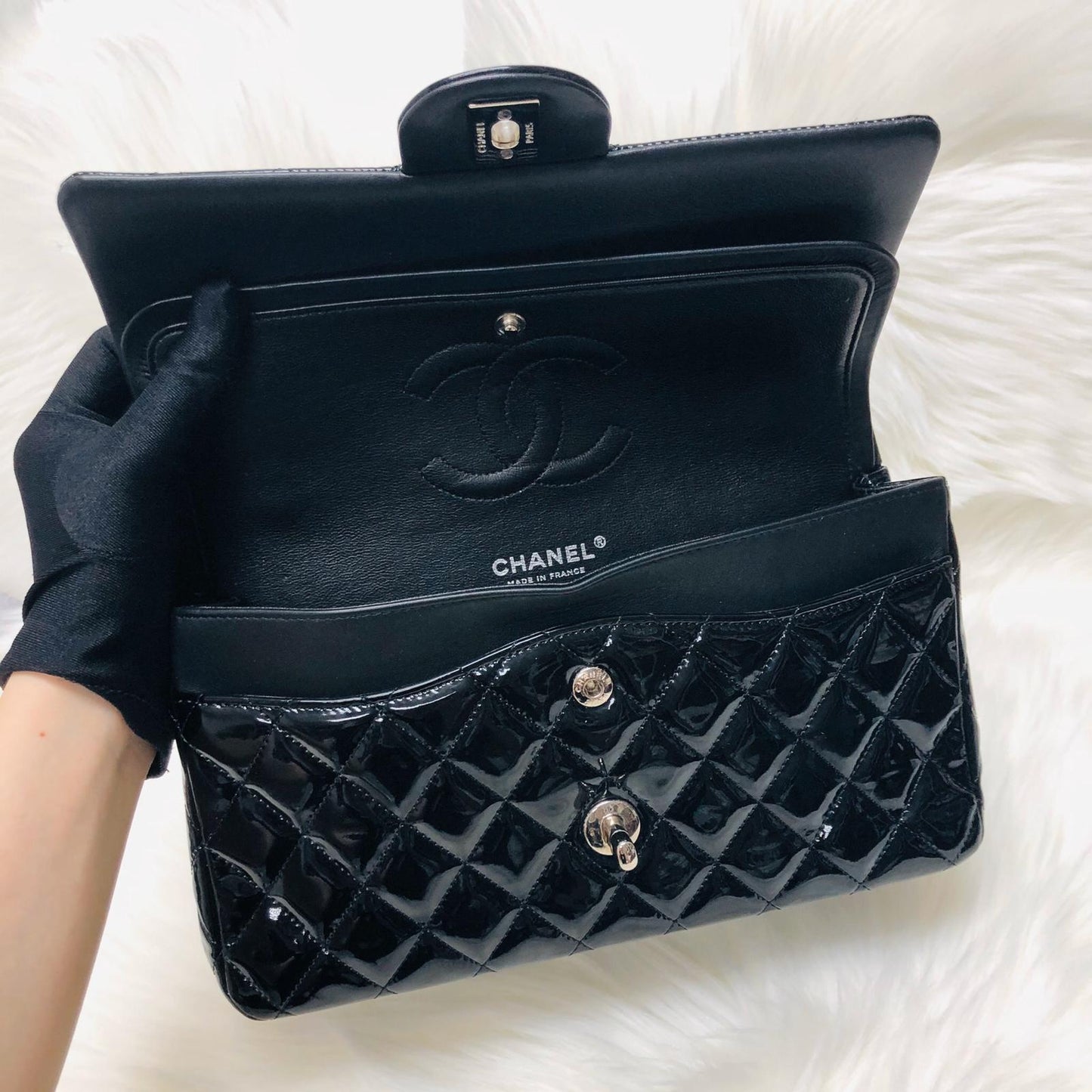 Classic Double Flap Patent Leather M/L SHW Black