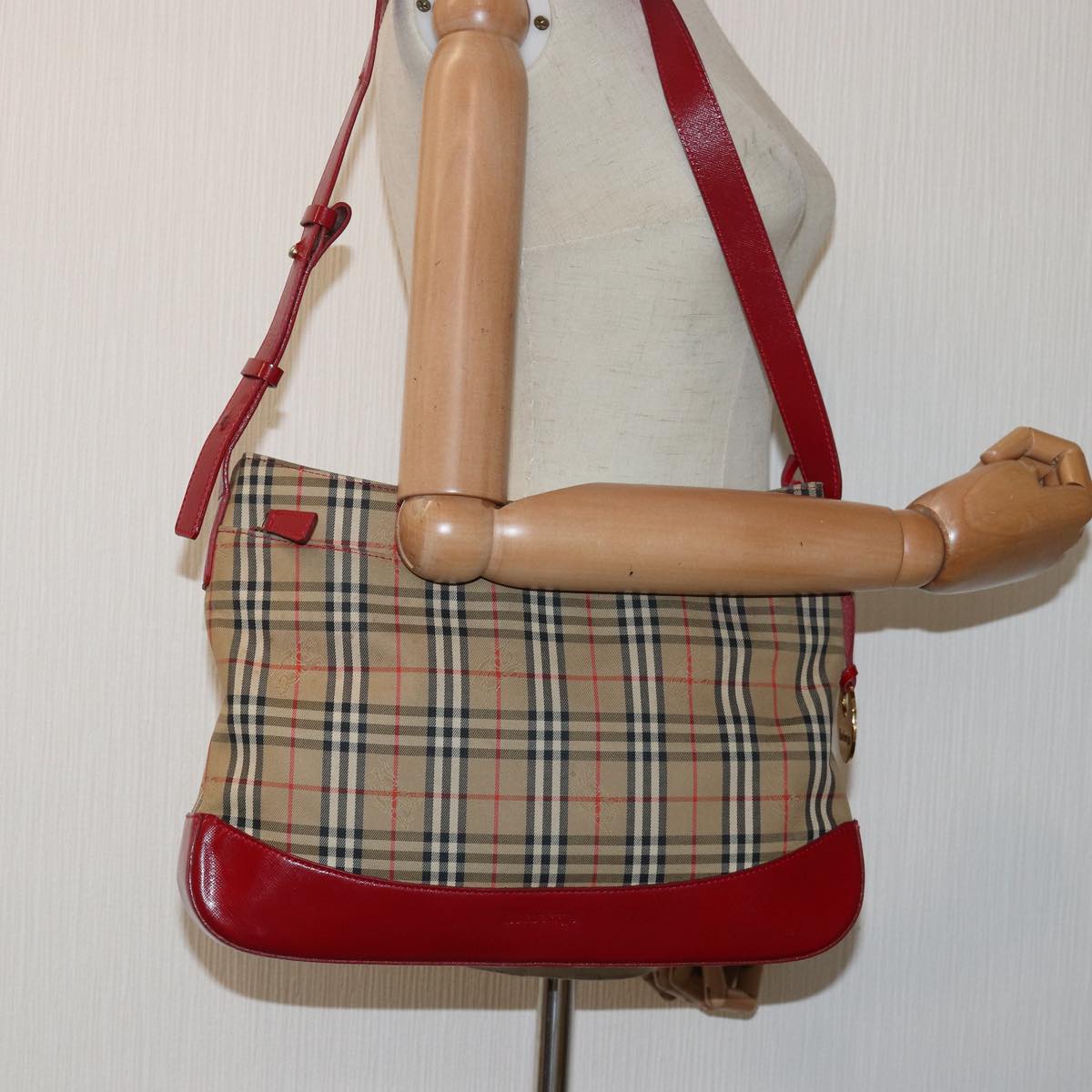 BURBERRYSs Nova Check Shoulder Bag Canvas Beige Red Auth 82690