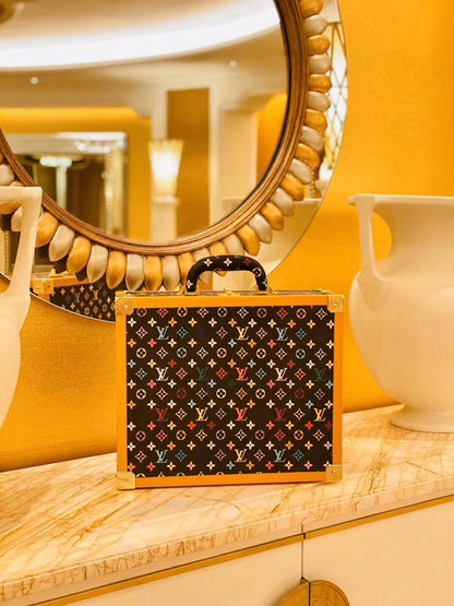 Franco Shops - Louis Vuittons  - 9518