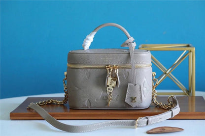 The Franco Shops - Louis Vuittons  - 7644