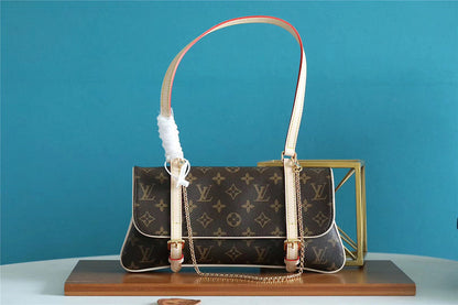 The Franco Shops - Louis Vuittons  - 7740