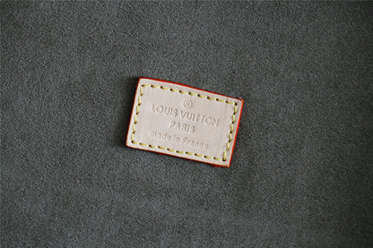 Franco Shops - Louis Vuittons  - 9547