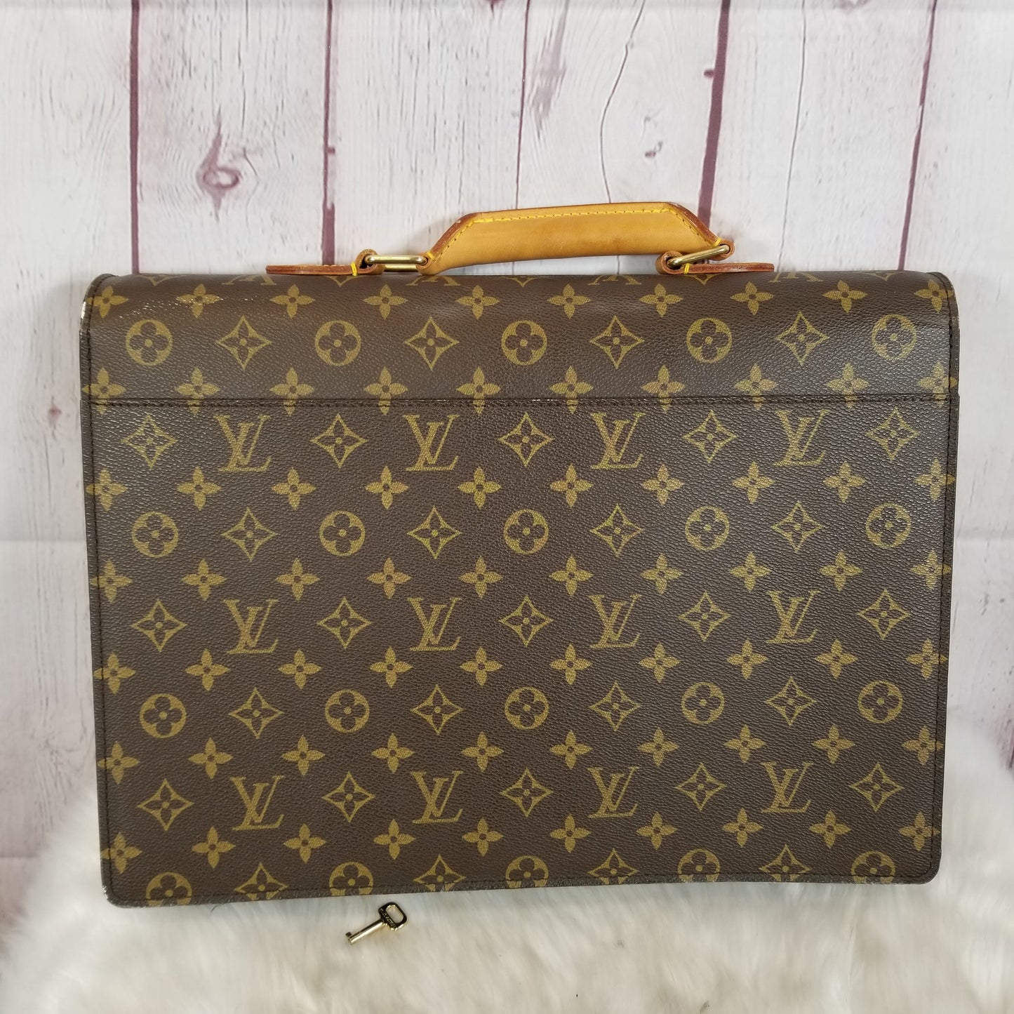 Handbag Designer By Louis Vuitton  Size: Medium