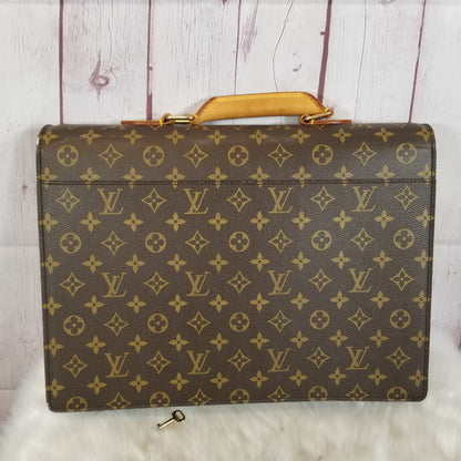 Handbag Designer By Louis Vuitton  Size: Medium