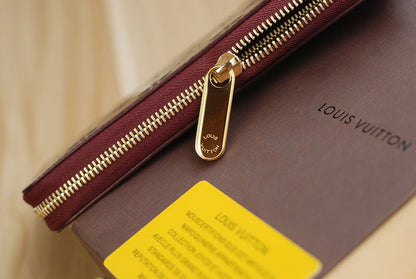 Franco Shops - Louis Vuittons  - 9413