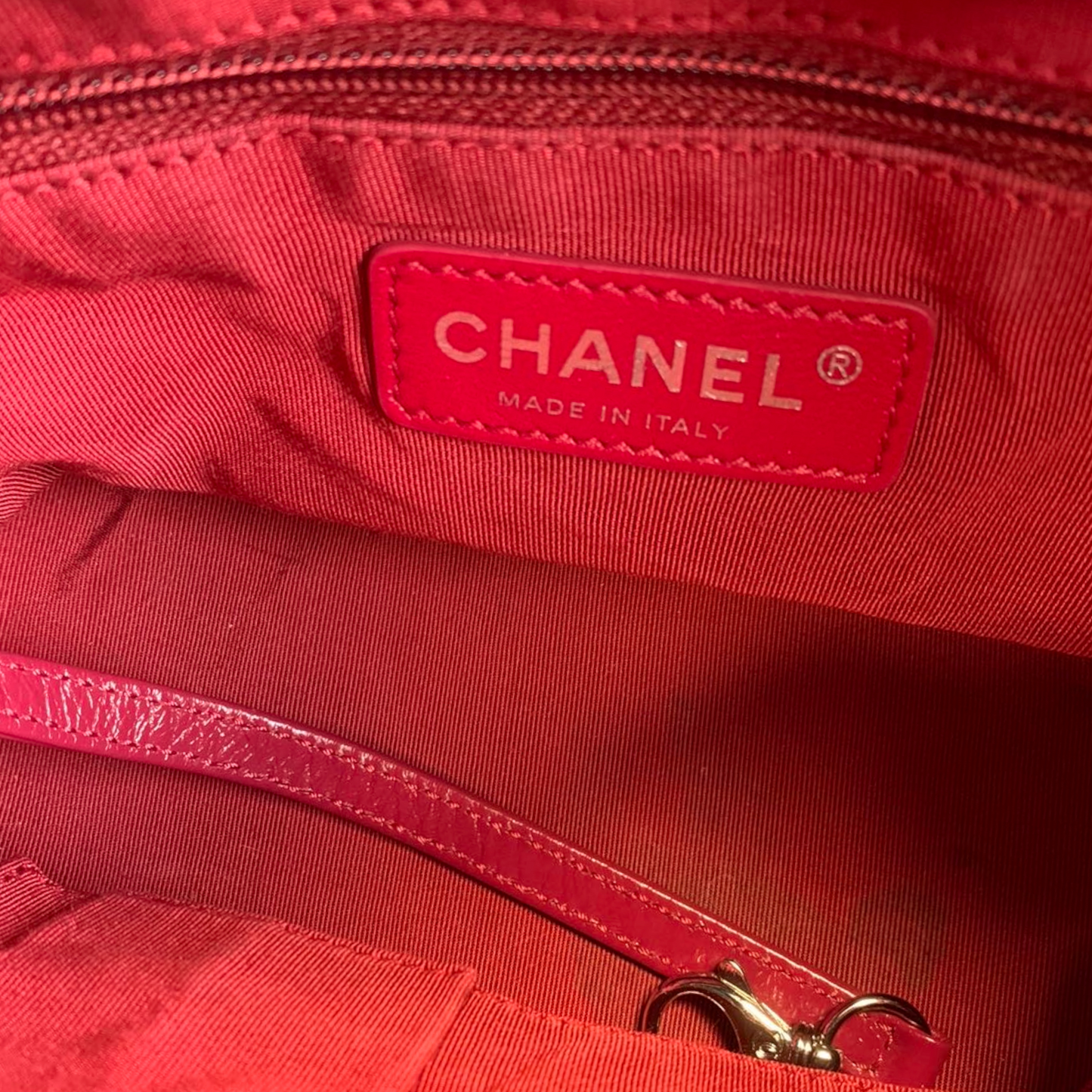 Aged Calfskin Quilted Small Gabrielle Hobo Red