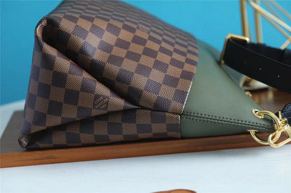 The Franco Shops - Louis Vuittons  - 7717