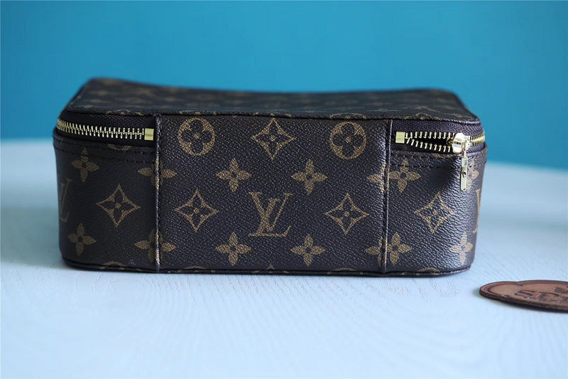 Franco Shops - Louis Vuittons  - 9329