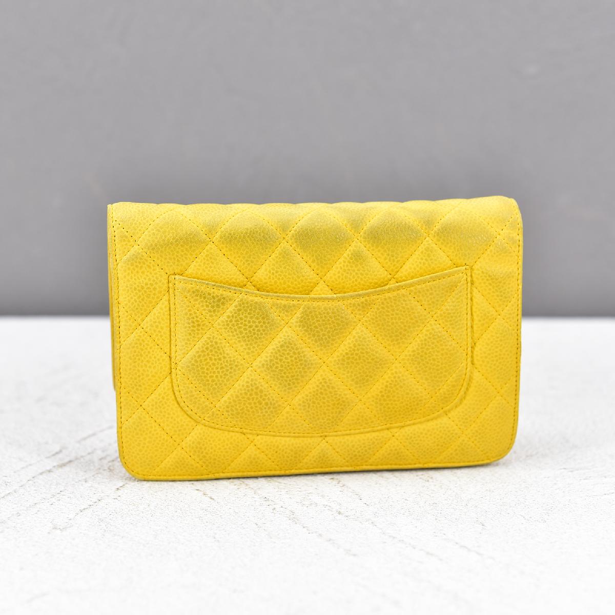 Chanel null Leather Crossbody Bag  h14371 in Fair condition