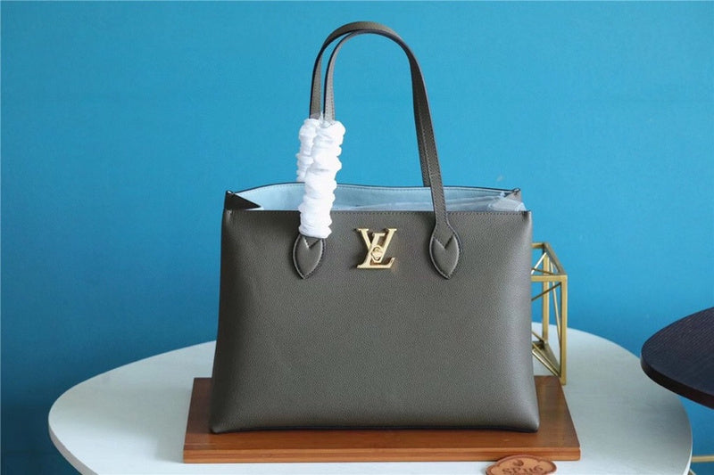 The Franco Shops - Louis Vuittons  - 7631
