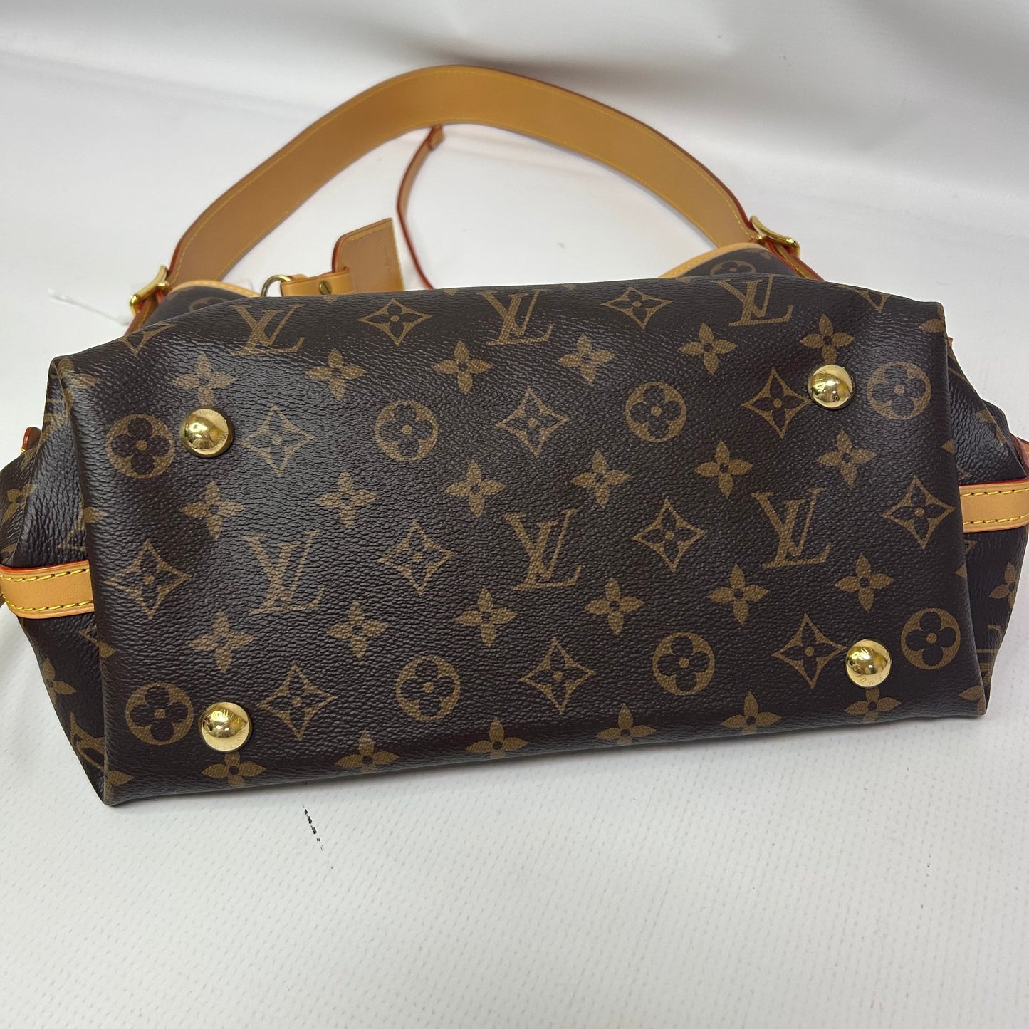 Handbag Luxury Designer By Louis Vuitton  Size: Medium