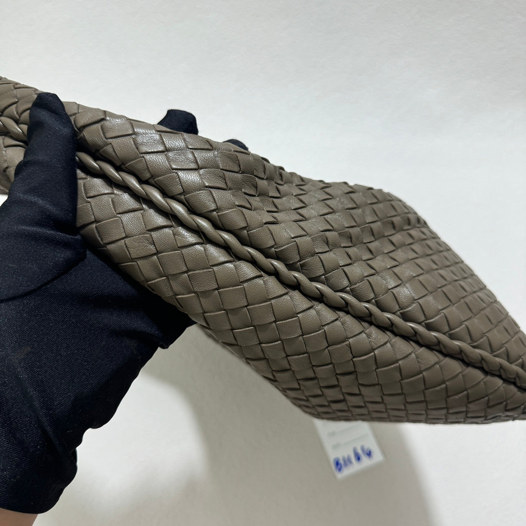 Bottega Veneta Hobo Bag Lambskin leather Grey Medium 40cm