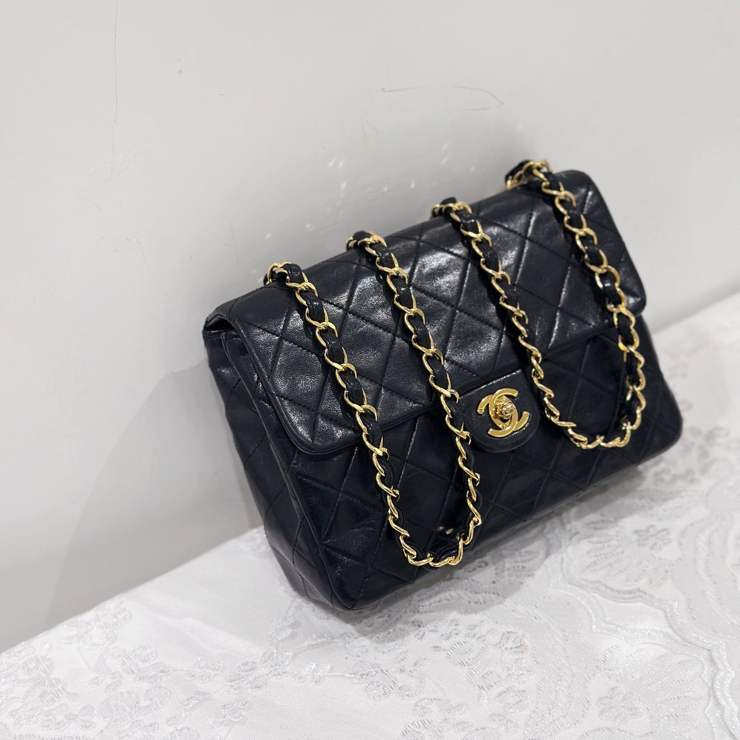 Chanel vintage mini classic flap 20cm