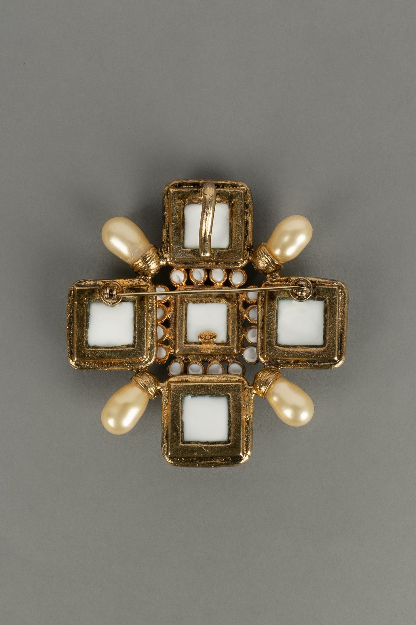 Collier croix Chanel