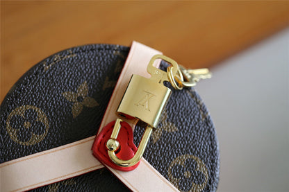 Franco Shops - Louis Vuittons  - 9357