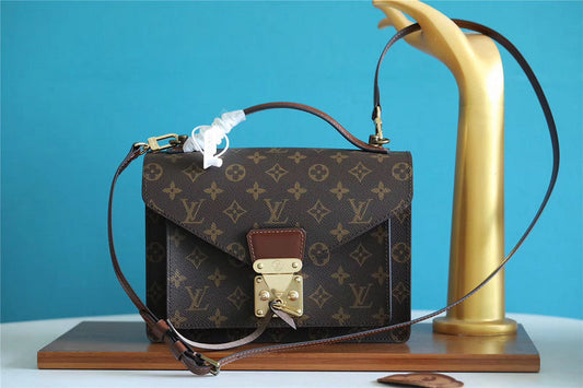 The Franco Shops - Louis Vuittons  - 7710